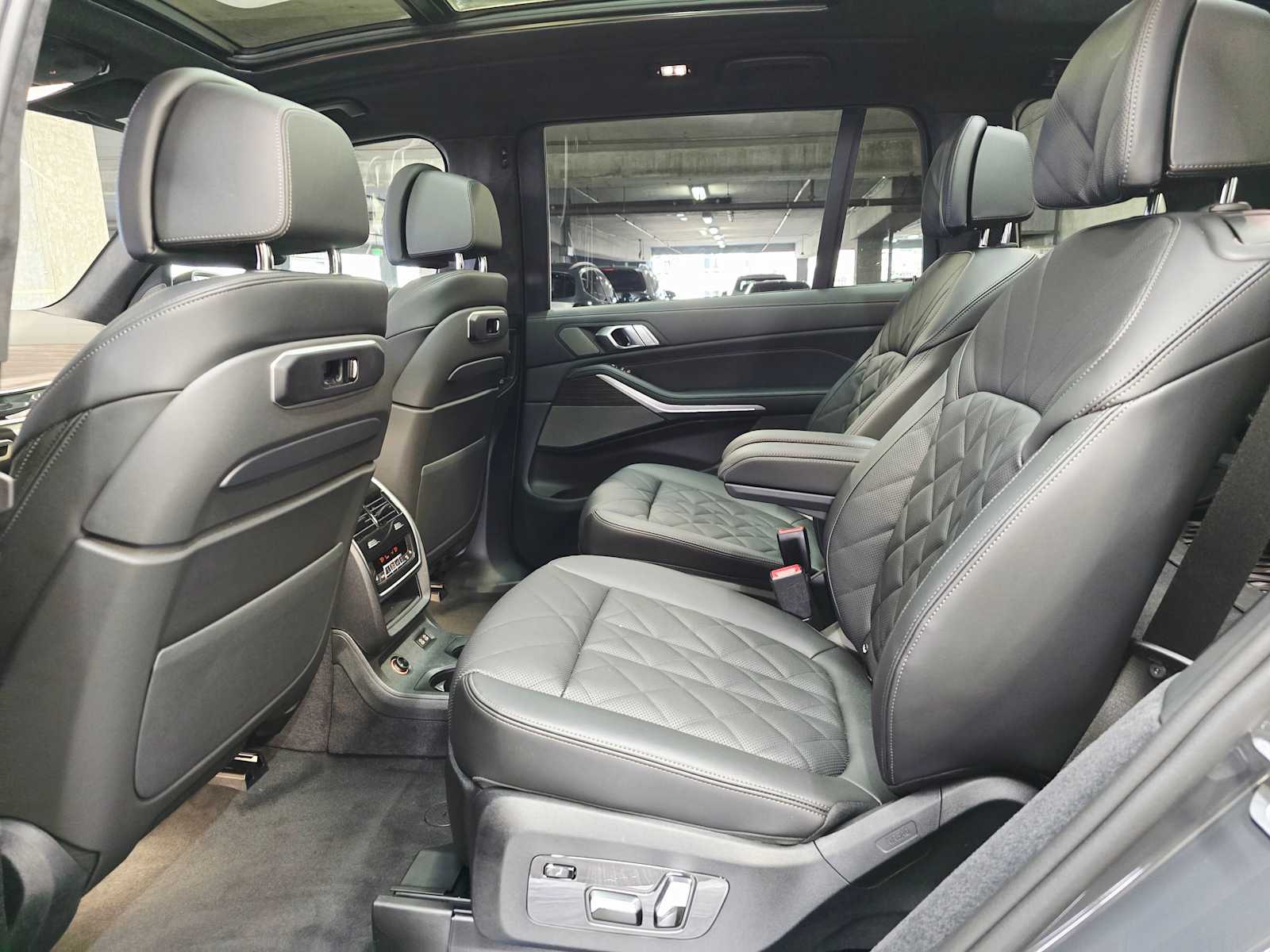 Thumbnail: 2026 BMW X7 - 25