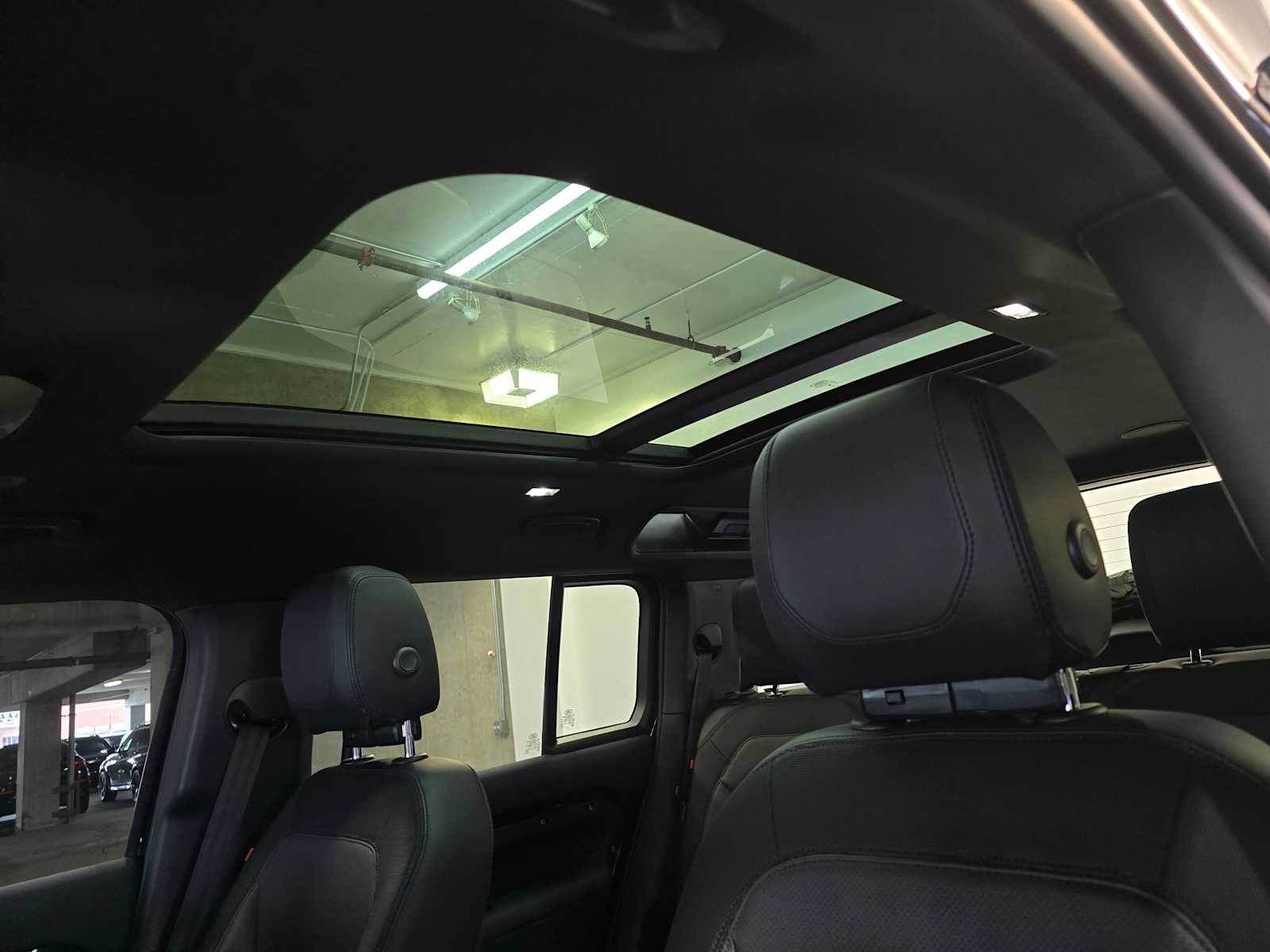 Thumbnail: 2023 Land Rover Defender - 25