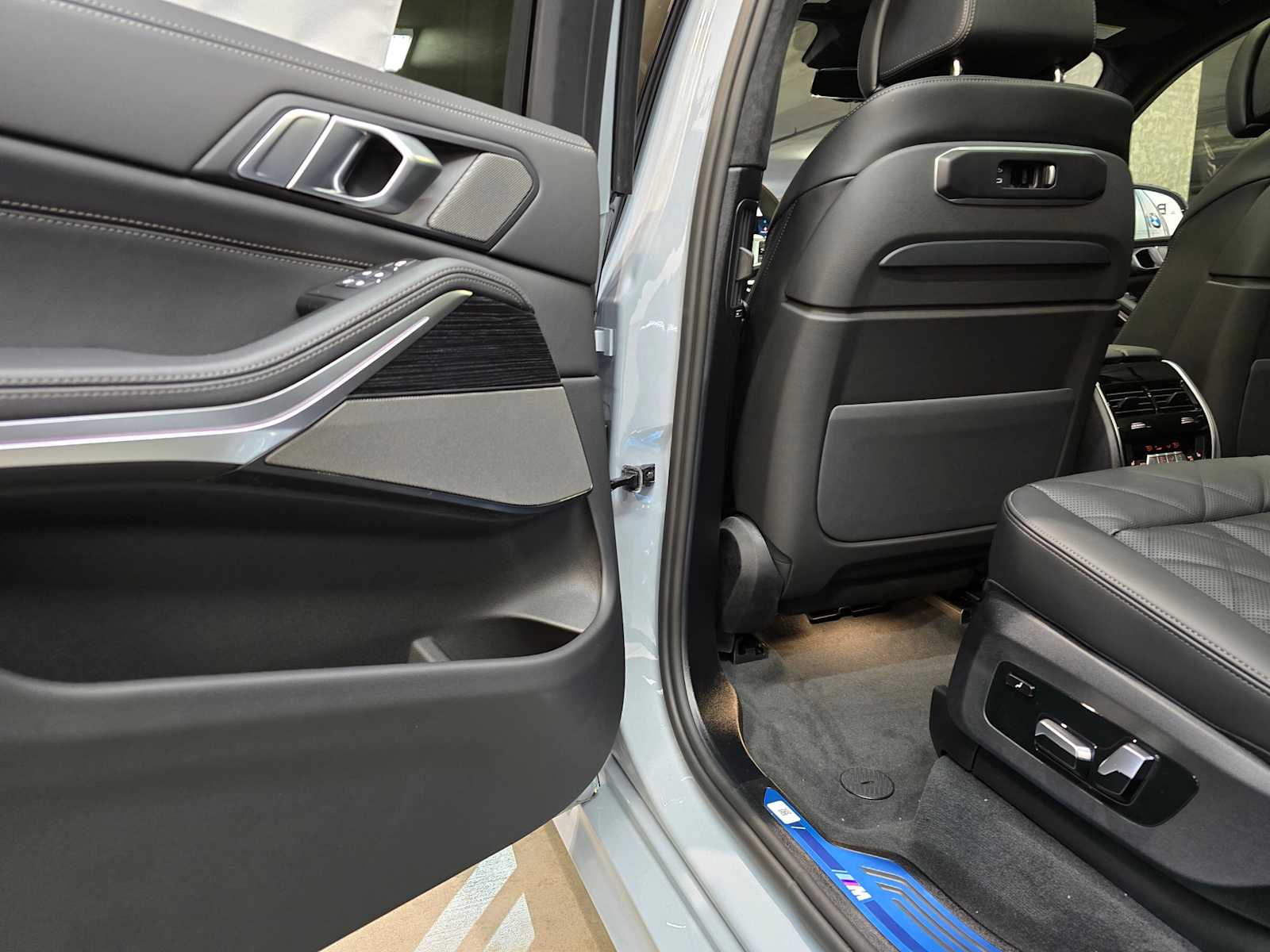 Thumbnail: 2026 BMW X7 - 26