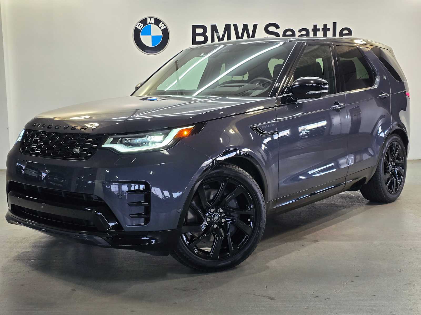 Thumbnail: 2024 Land Rover Discovery - 1