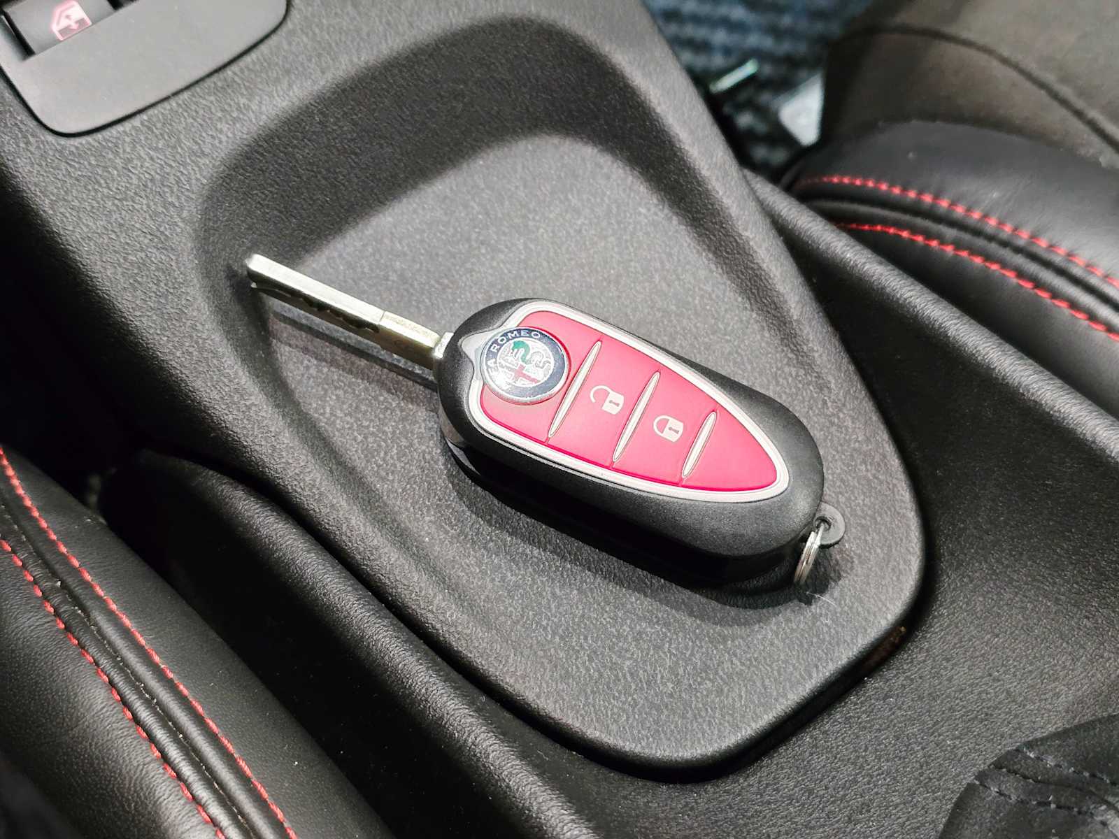 Thumbnail: 2018 Alfa Romeo 4C - 30