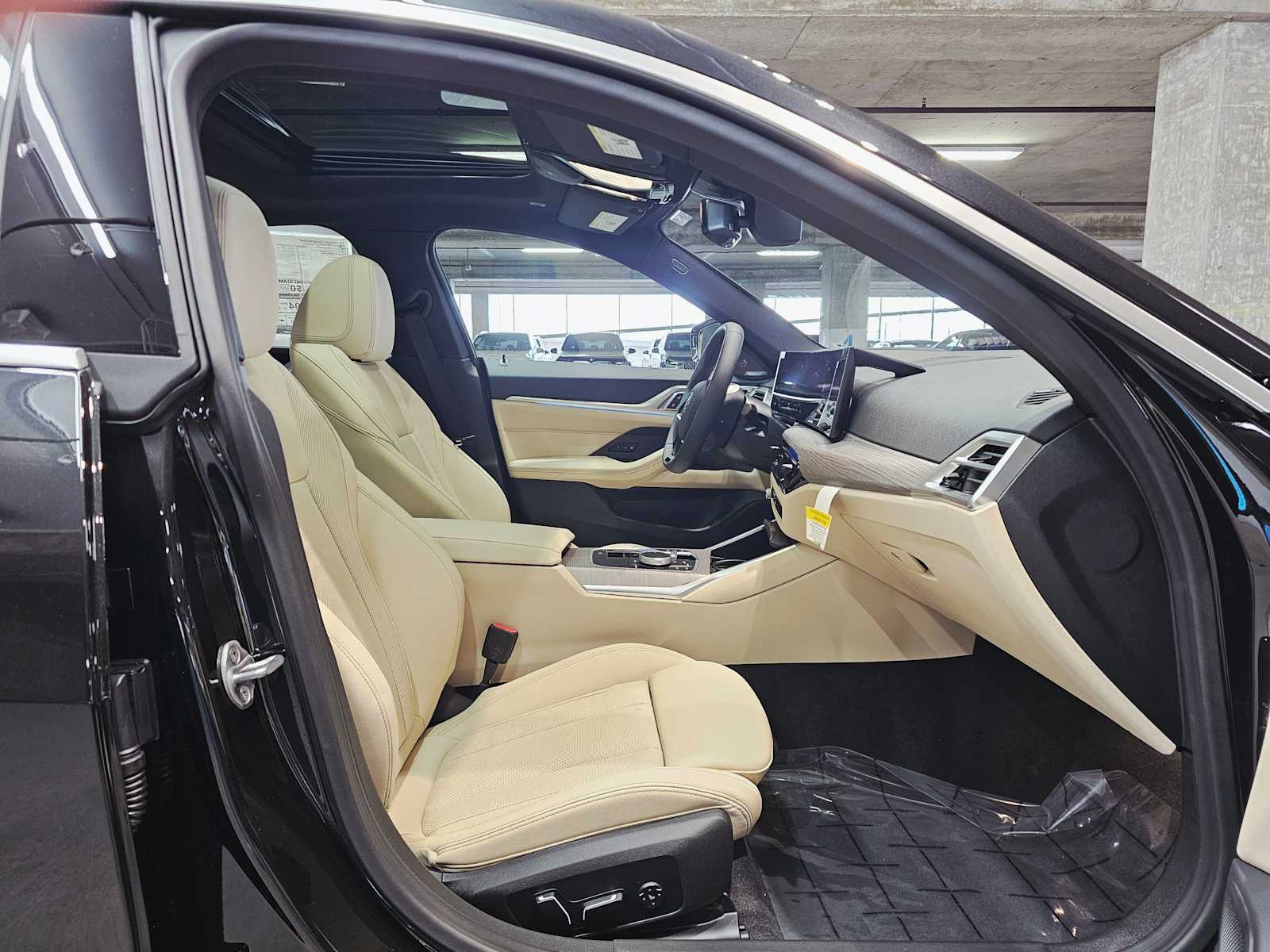 Thumbnail: 2025 BMW i4 - 24