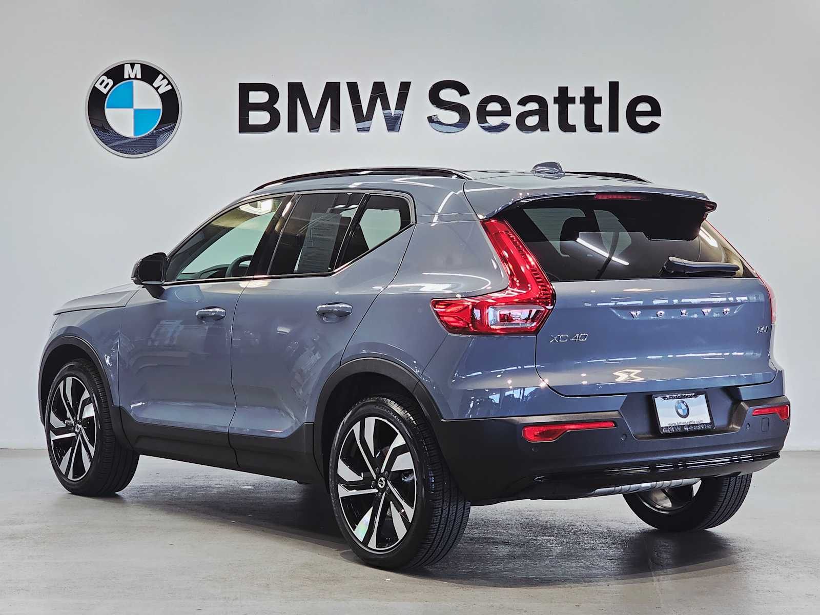 Thumbnail: 2023 Volvo XC40 - 4