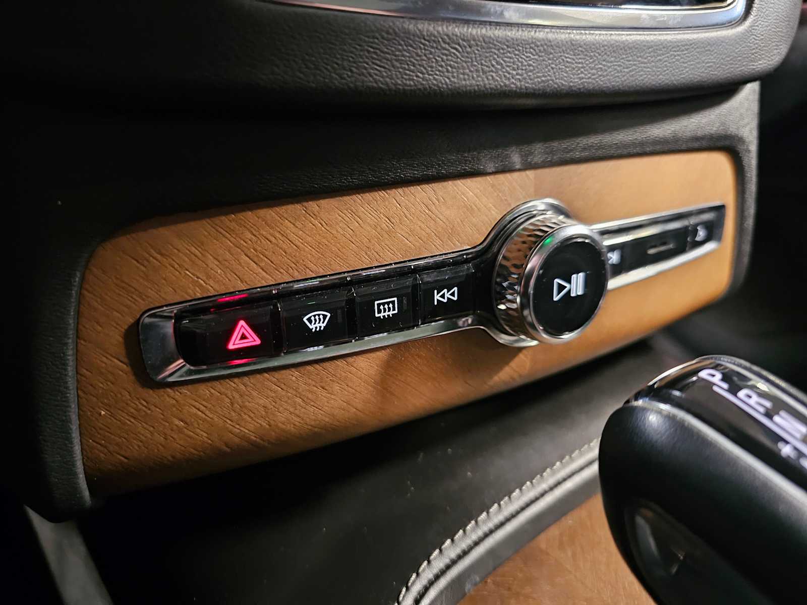 Thumbnail: 2016 Volvo XC90 - 17