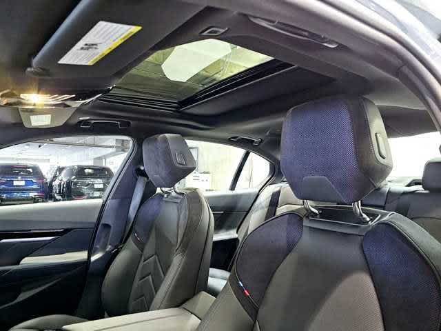 Thumbnail: 2025 BMW 5 Series - 23