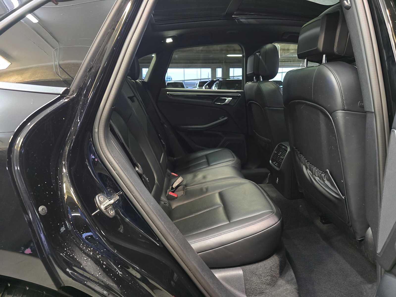 Thumbnail: 2024 Porsche Macan - 30