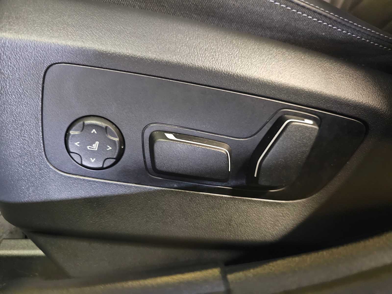 Thumbnail: 2025 BMW 5 Series - 25