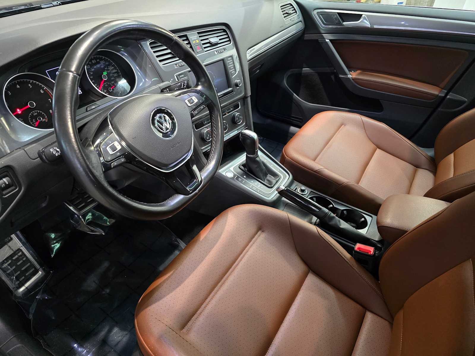 Thumbnail: 2017 Volkswagen Golf - 2