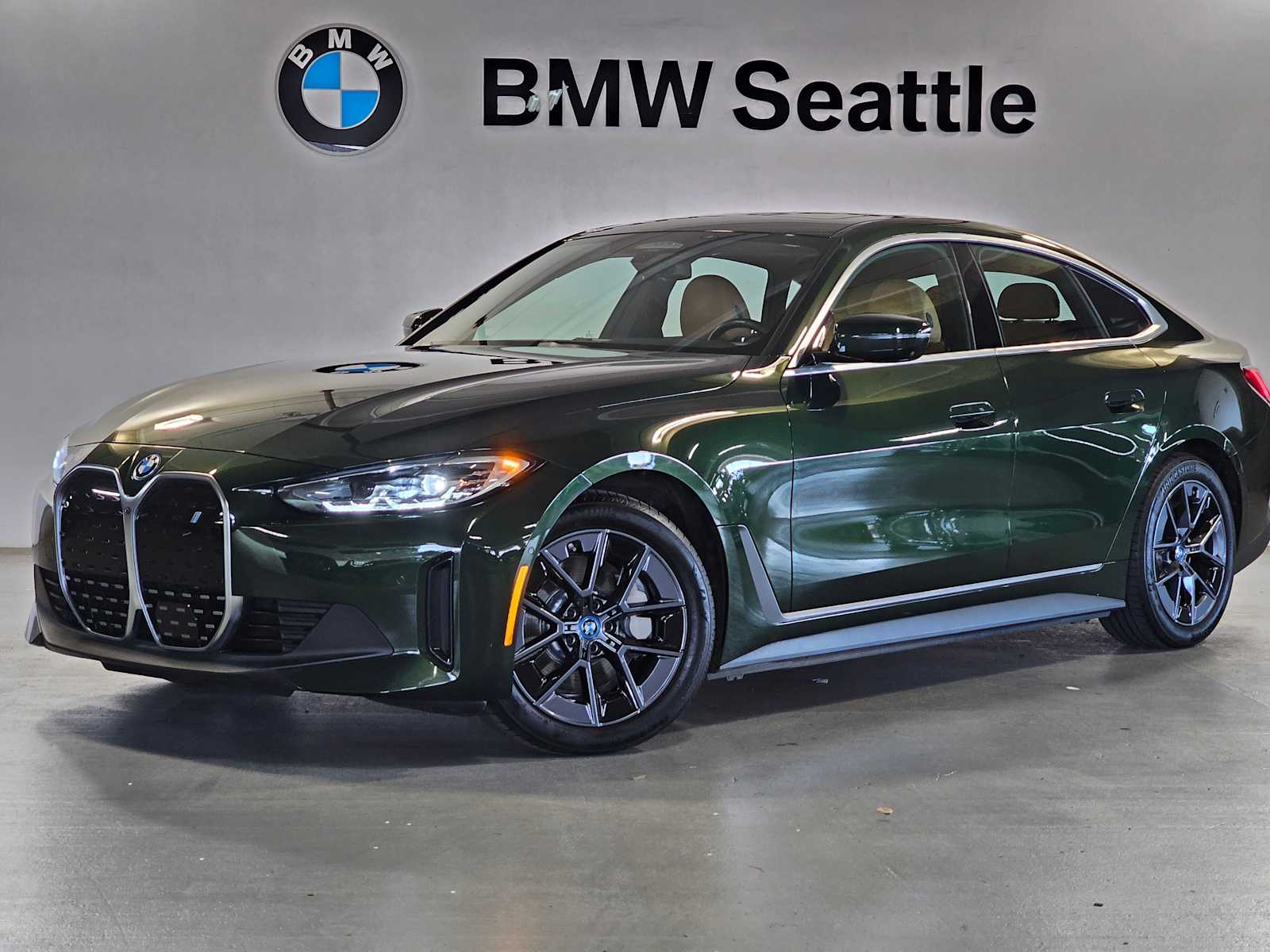 Thumbnail: 2023 BMW i4 - 1