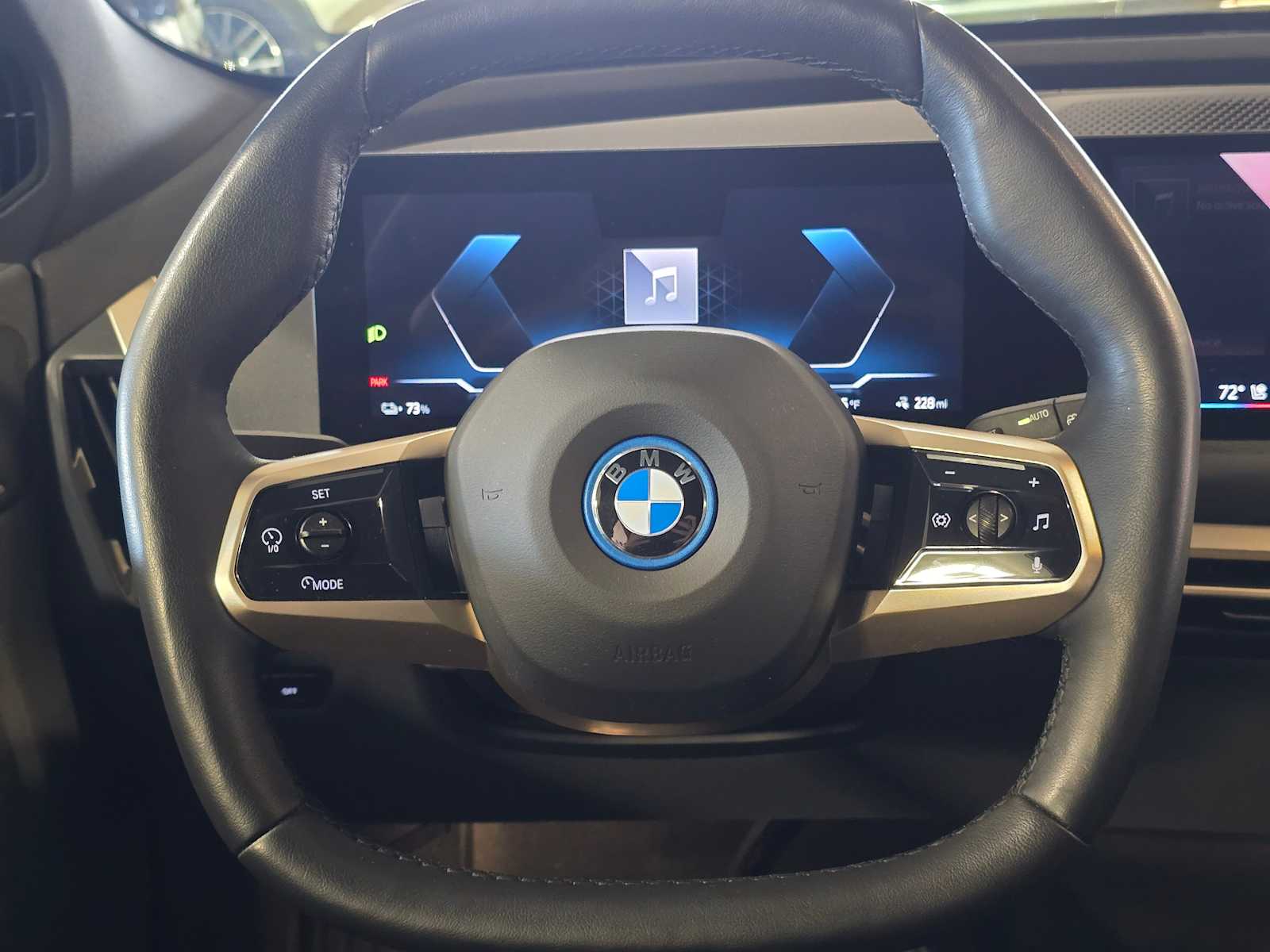 Thumbnail: 2024 BMW iX - 10