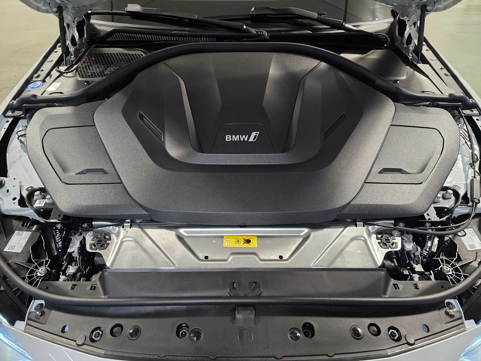 Thumbnail: 2025 BMW i4 - 9