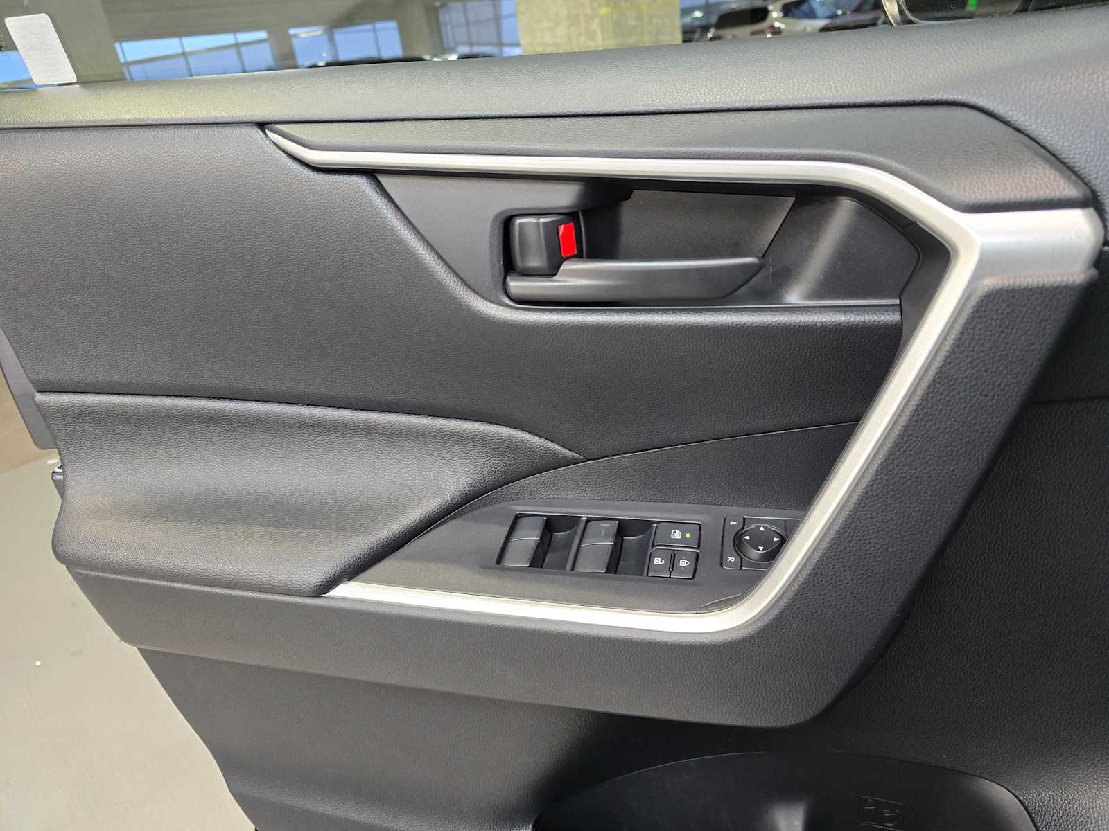 Thumbnail: 2022 Toyota RAV4 - 20