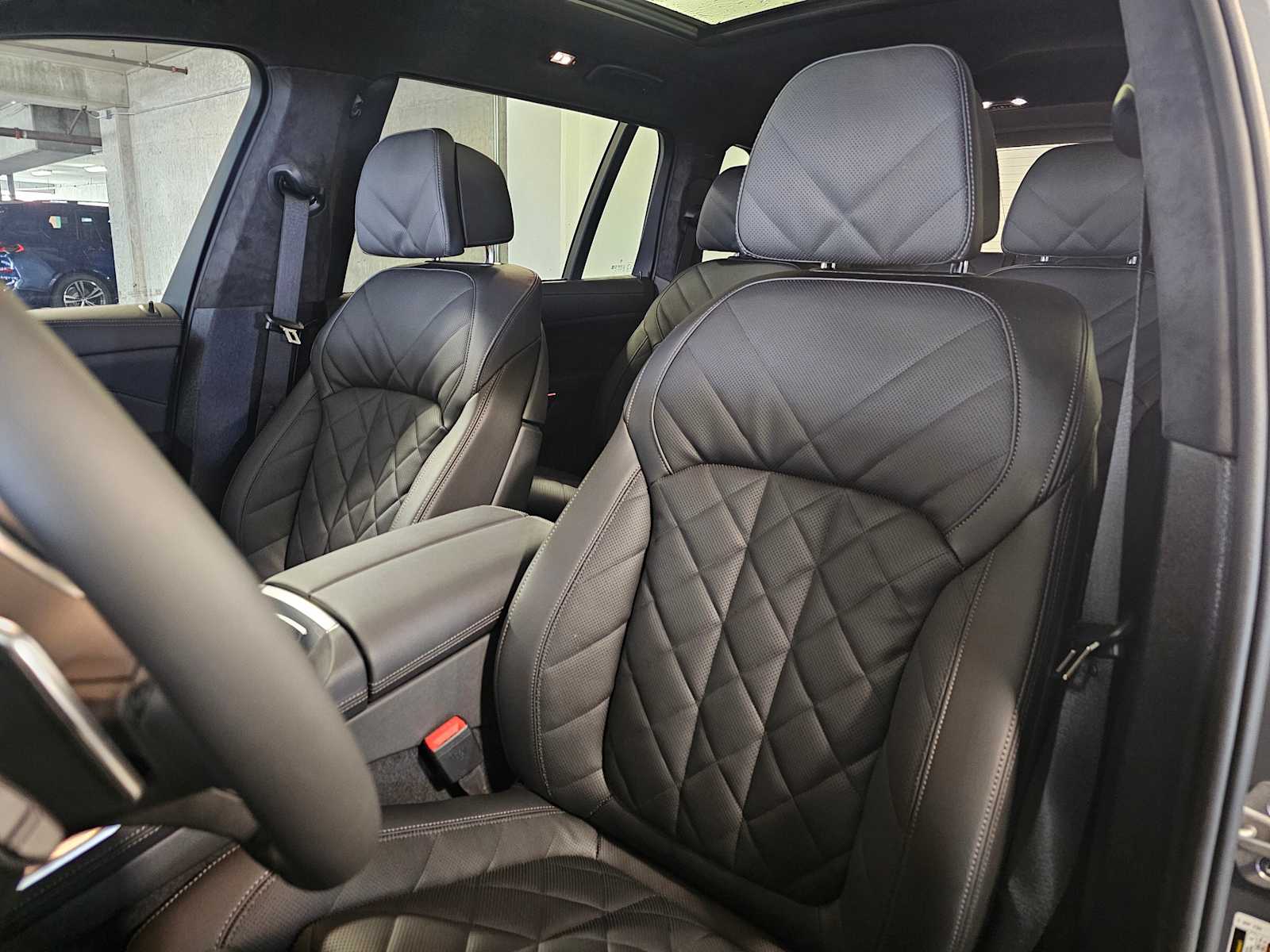 Thumbnail: 2026 BMW X7 - 33