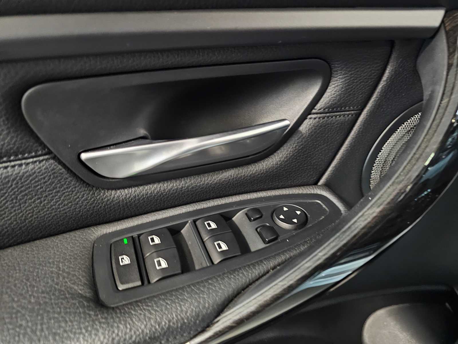 Thumbnail: 2015 BMW 3 Series - 30