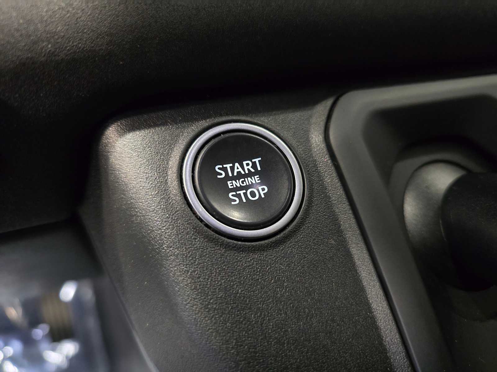 Thumbnail: 2023 Land Rover Defender - 21