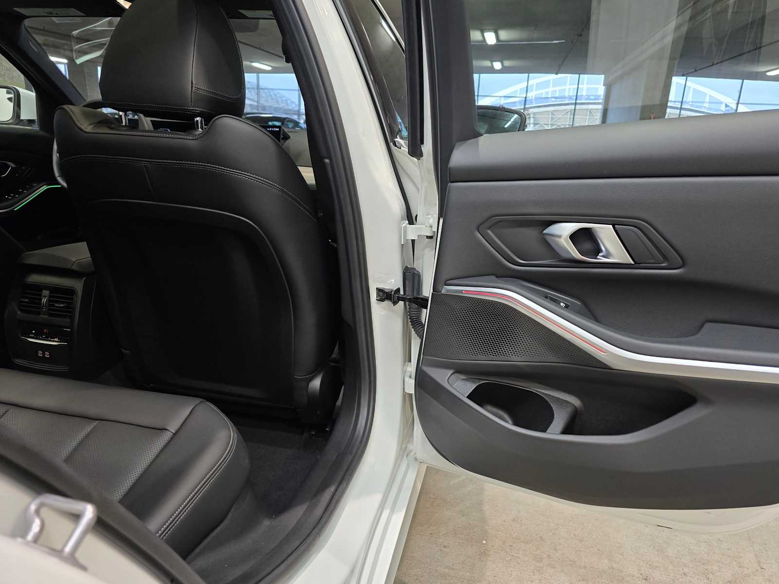 Thumbnail: 2025 BMW 3 Series - 28