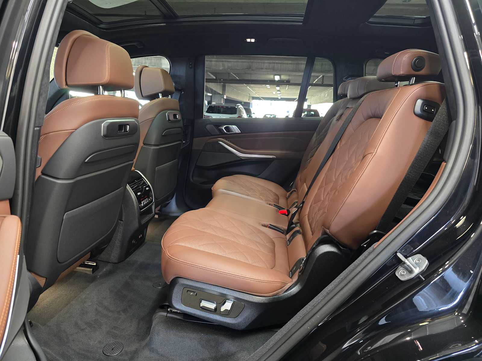 Thumbnail: 2026 BMW X7 - 28