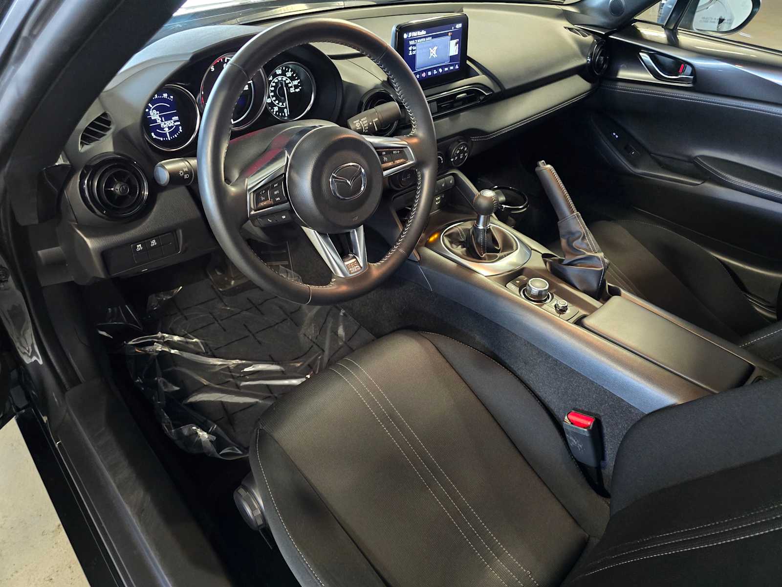 Thumbnail: 2022 Mazda MX-5 Miata - 10