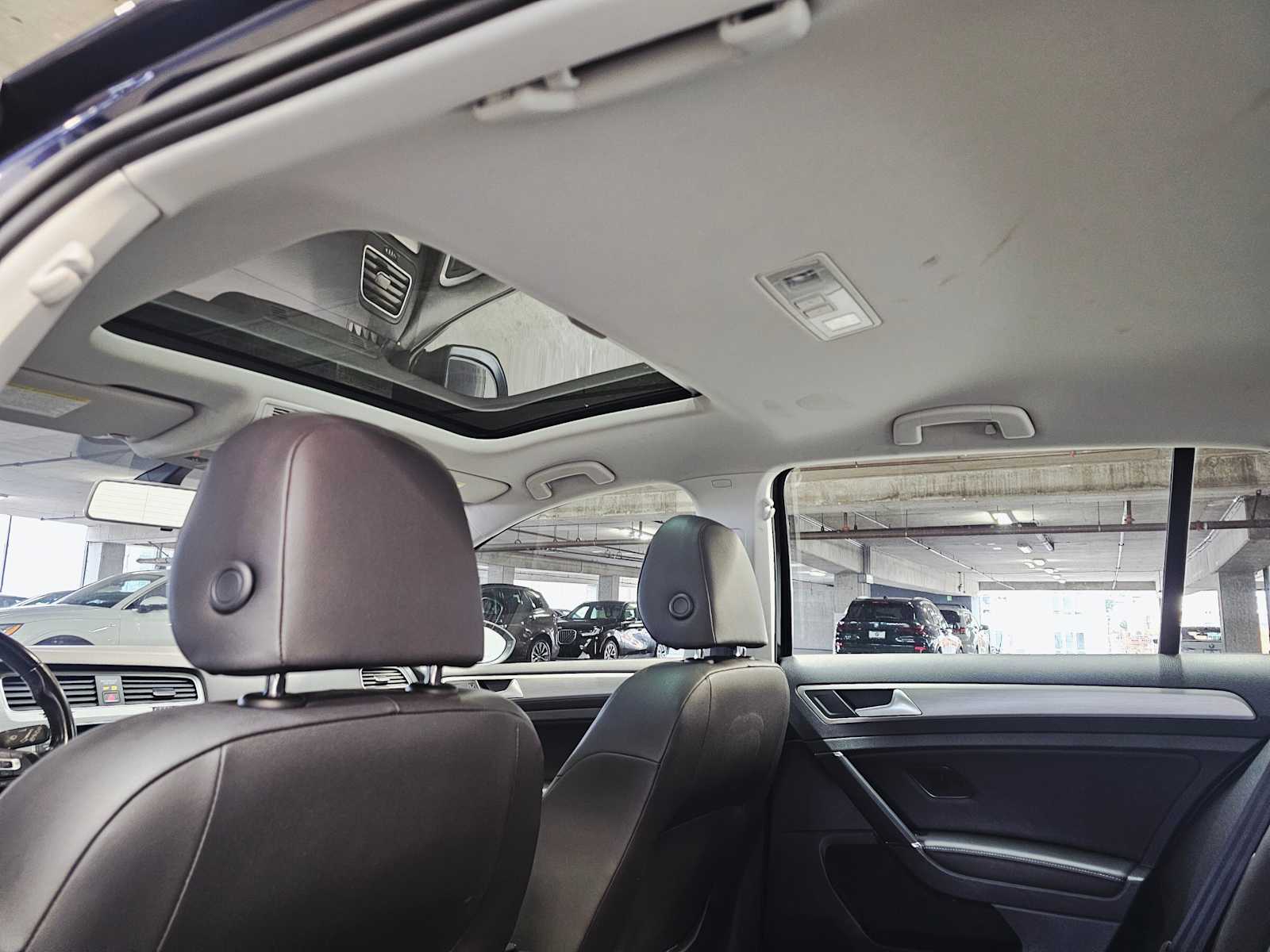 Thumbnail: 2015 Volkswagen Golf - 26