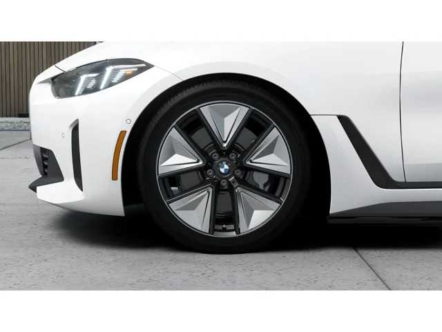Thumbnail: 2026 BMW i4 - 7