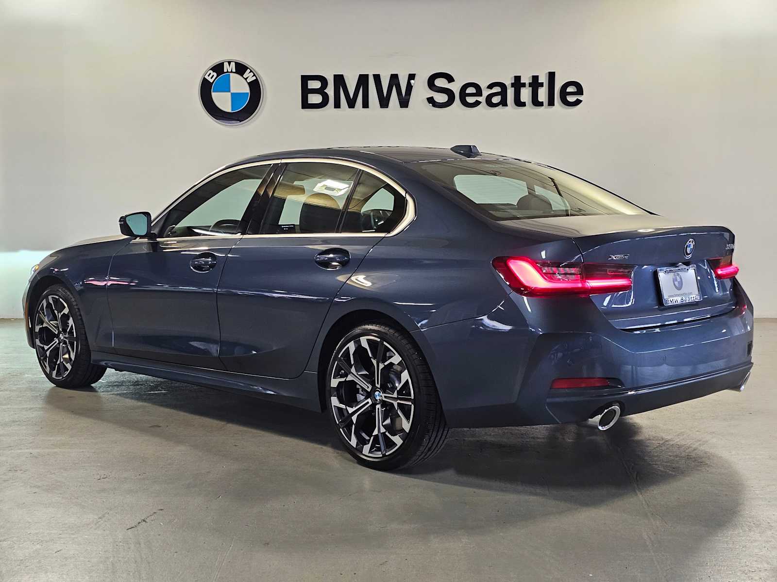 Thumbnail: 2025 BMW 3 Series - 4