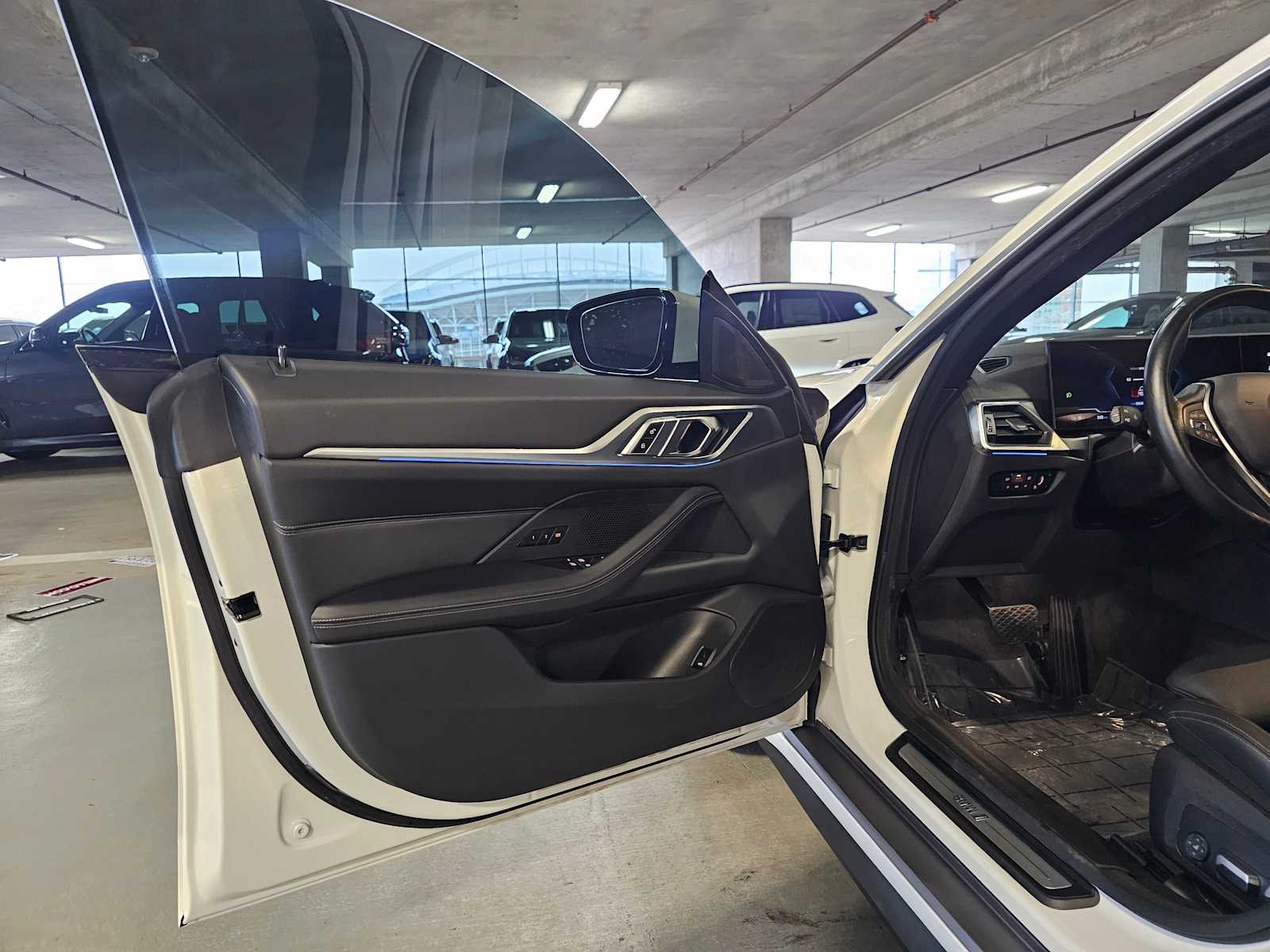 Thumbnail: 2023 BMW i4 - 30
