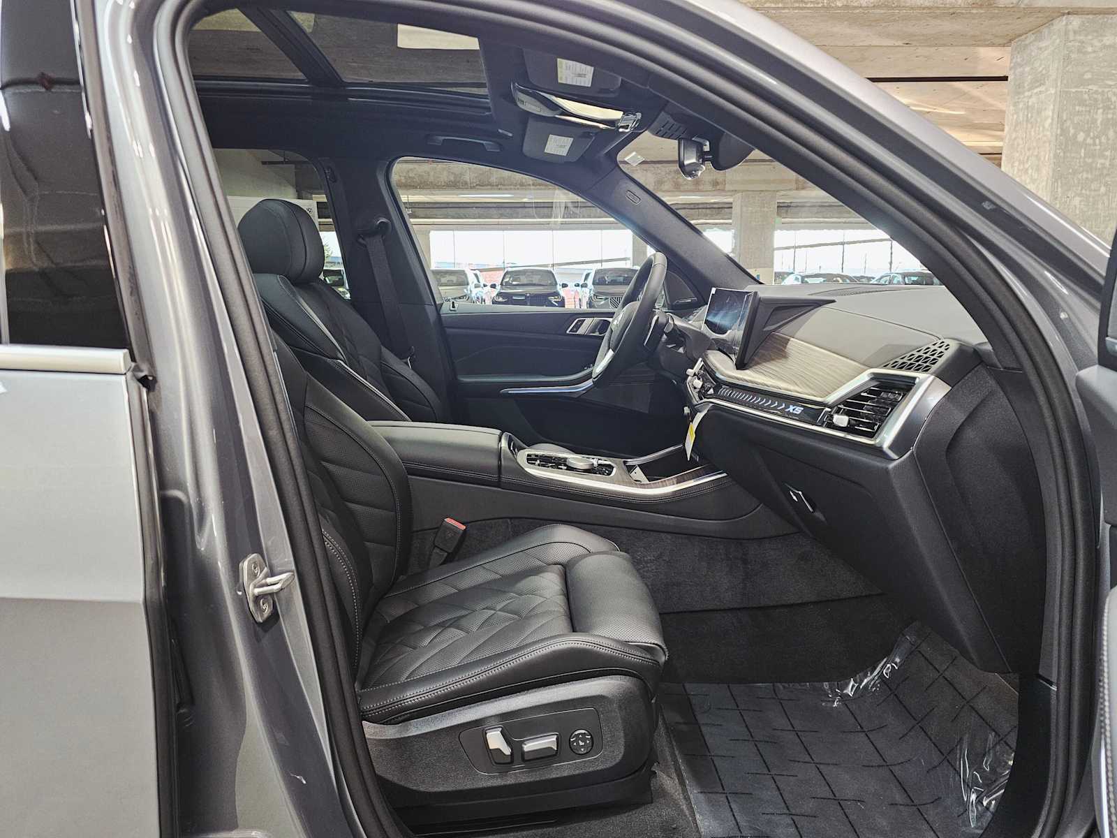 Thumbnail: 2026 BMW X5 - 27