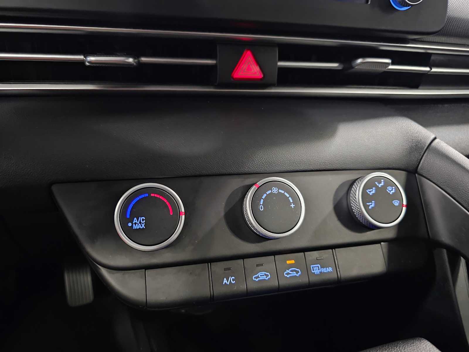 Thumbnail: 2022 Hyundai Elantra - 18