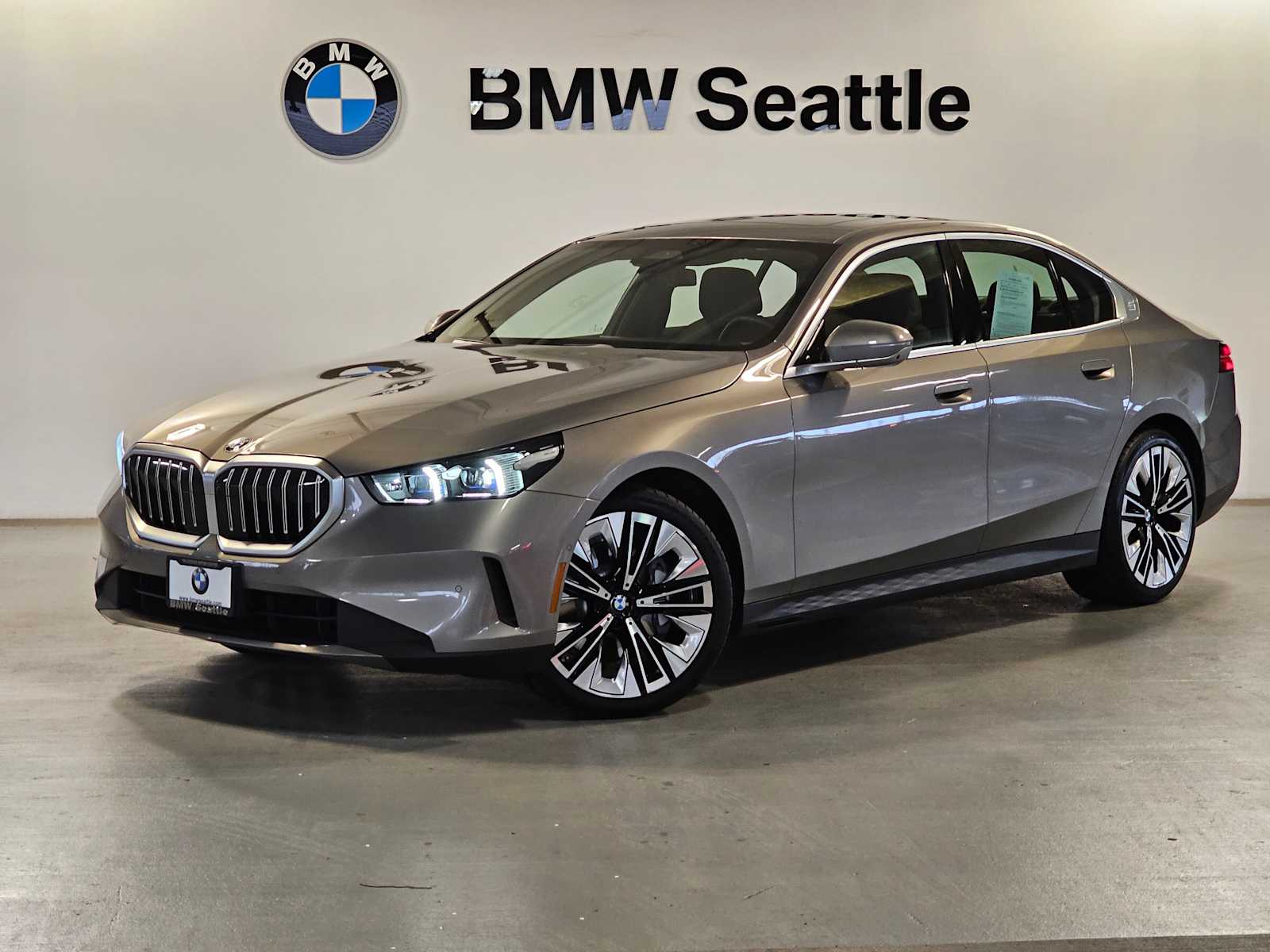 Thumbnail: 2024 BMW 5 Series - 1