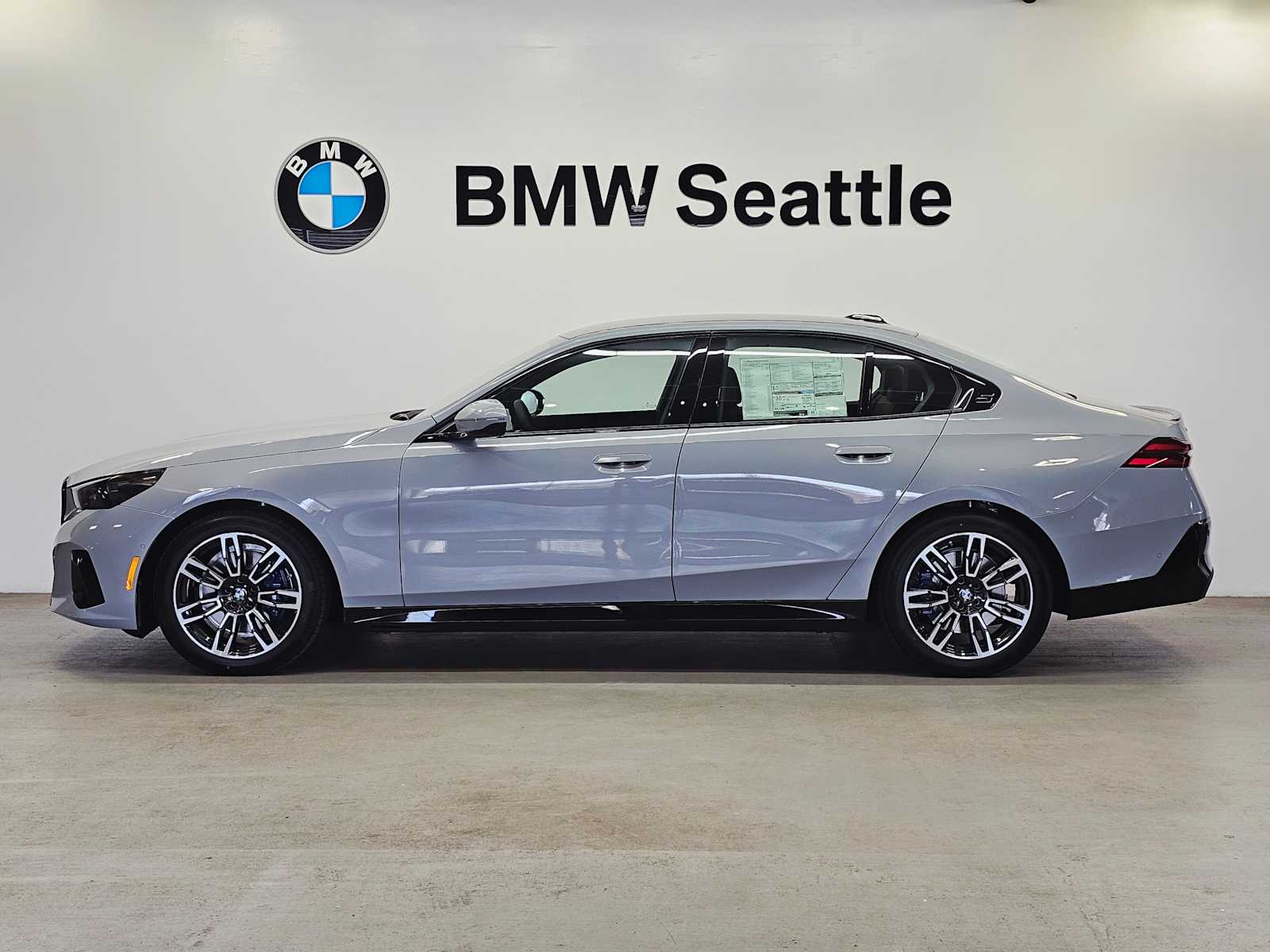 Thumbnail: 2026 BMW 5 Series - 3