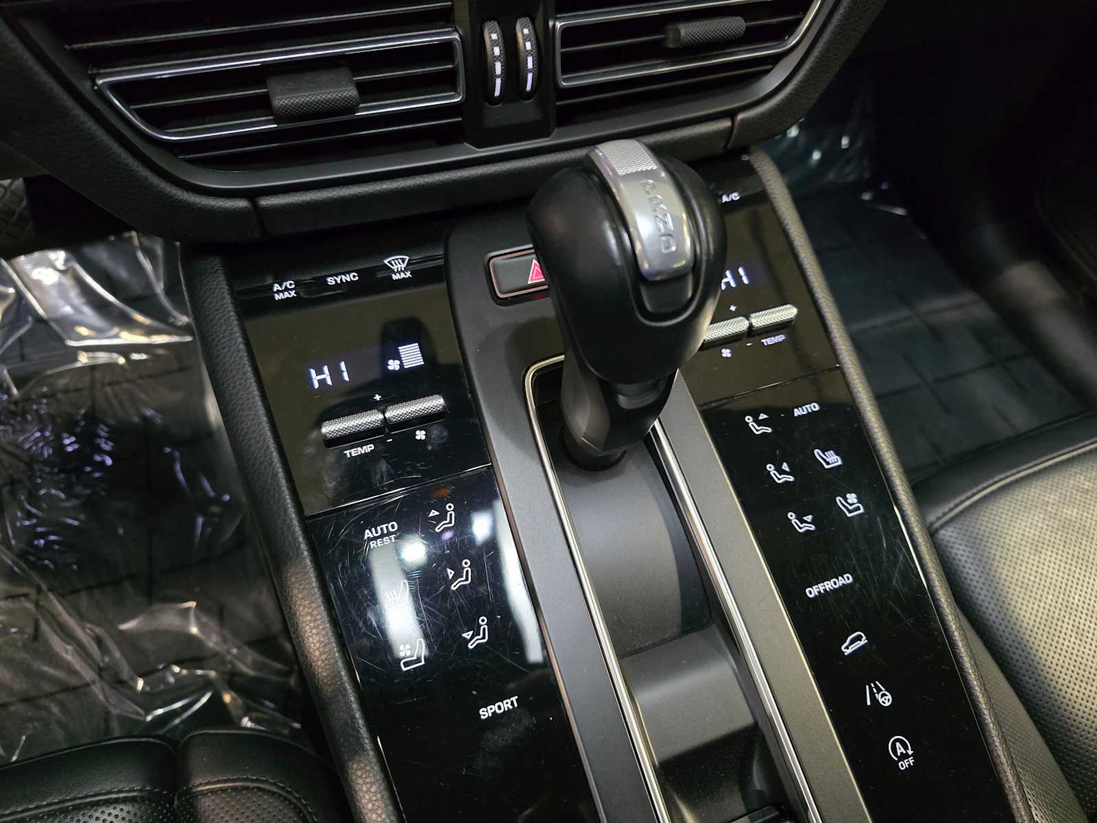 Thumbnail: 2024 Porsche Macan - 15