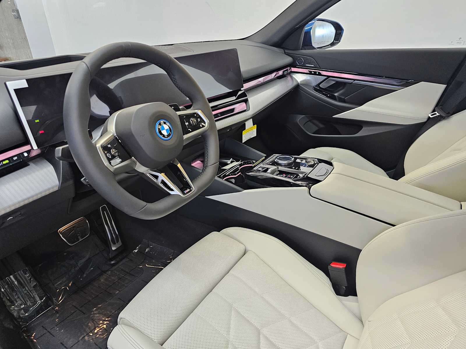 Thumbnail: 2026 BMW 5 Series - 2