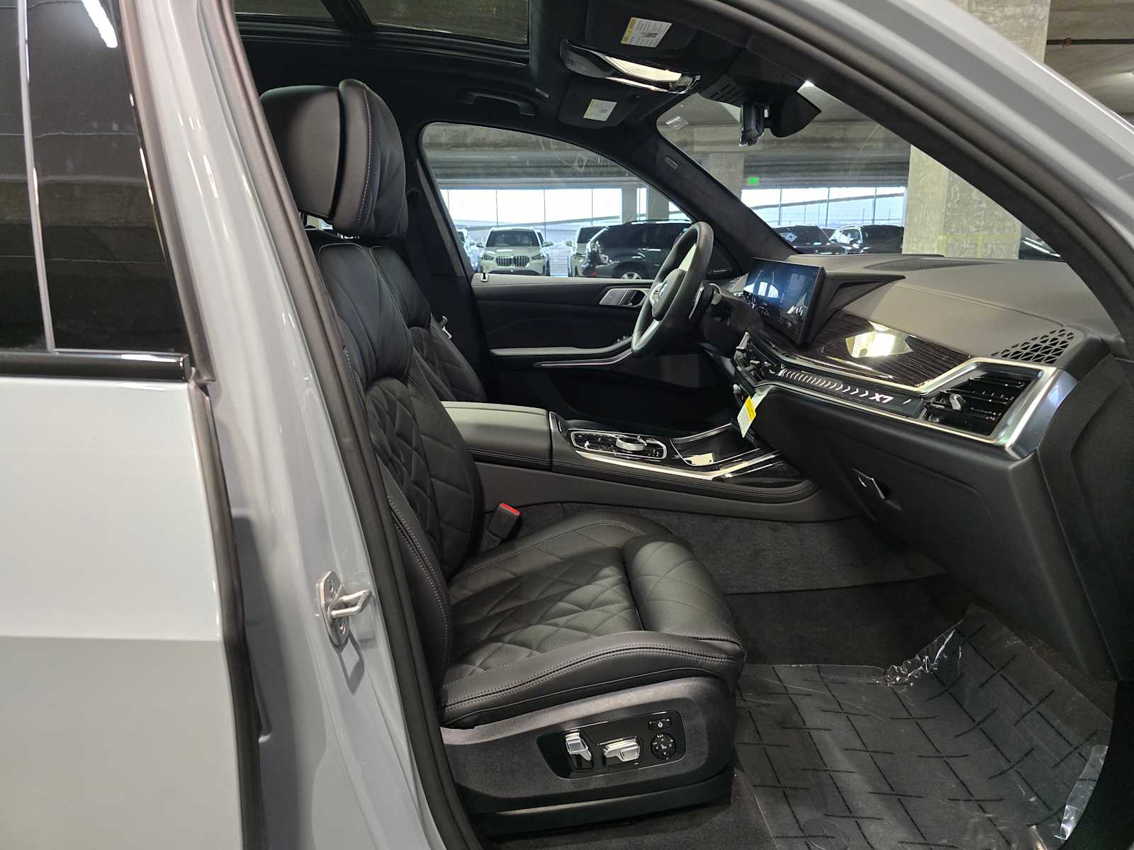 Thumbnail: 2026 BMW X7 - 31