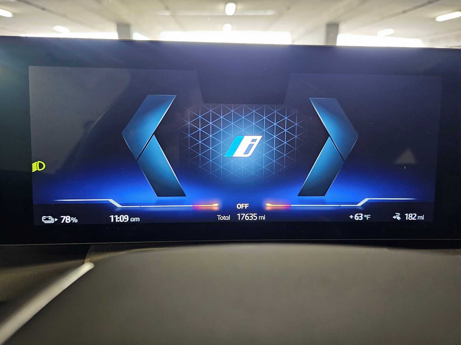 Thumbnail: 2023 BMW i4 - 11