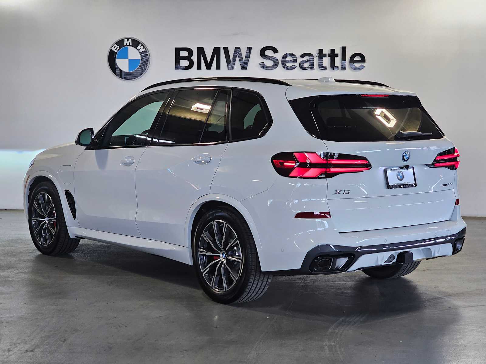 Thumbnail: 2026 BMW X5 - 4