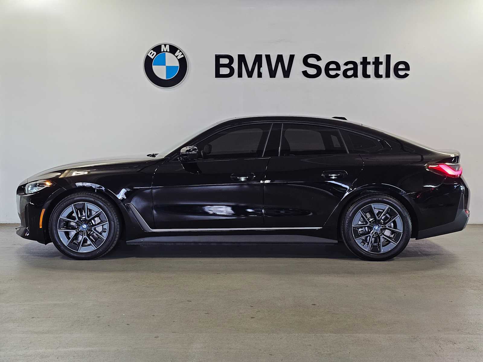 Thumbnail: 2023 BMW i4 - 3