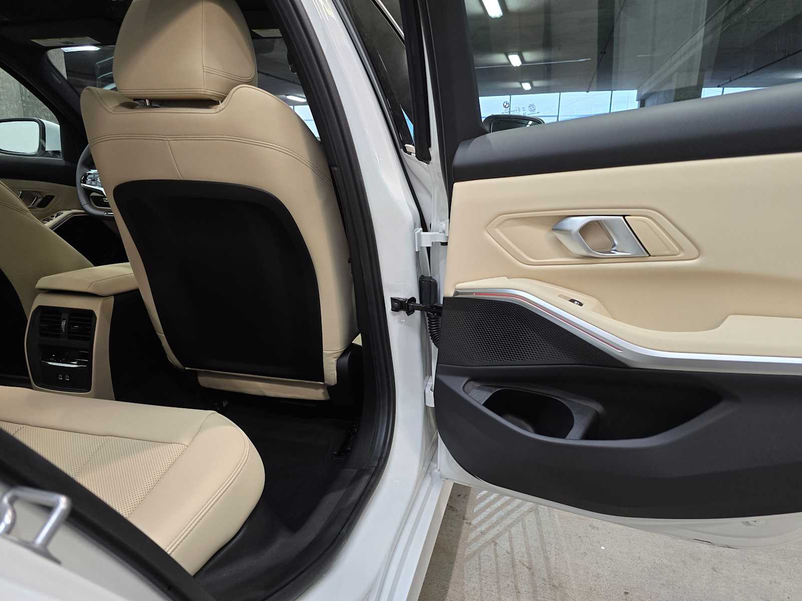 Thumbnail: 2026 BMW 3 Series - 30