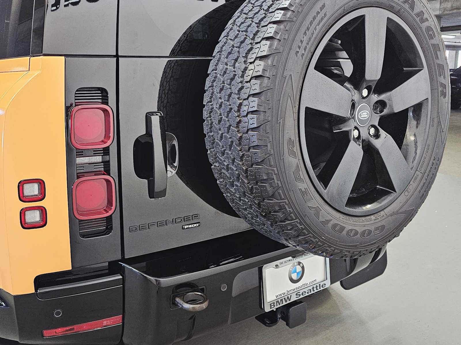 Thumbnail: 2022 Land Rover Defender - 7