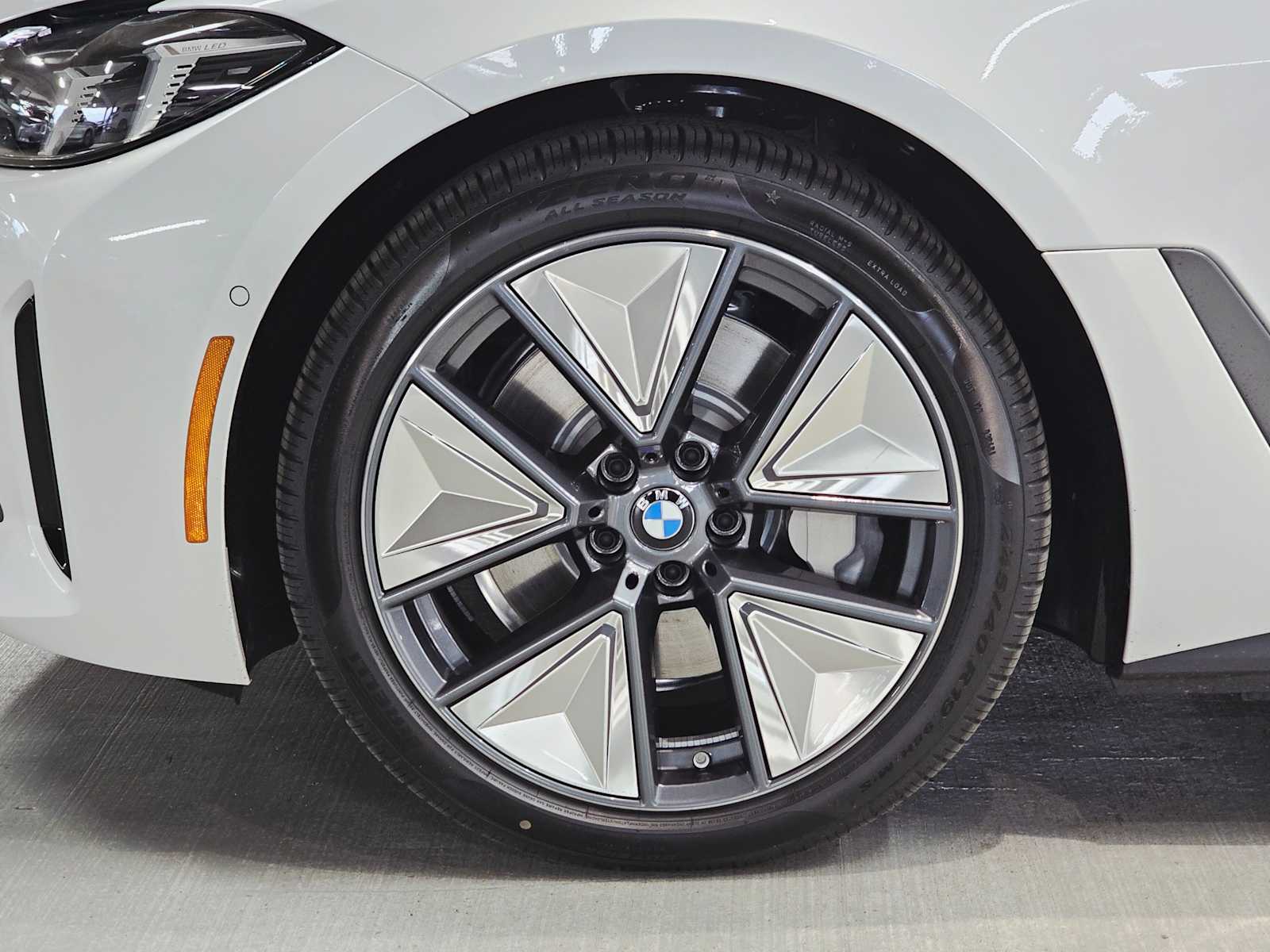 Thumbnail: 2025 BMW i4 - 8