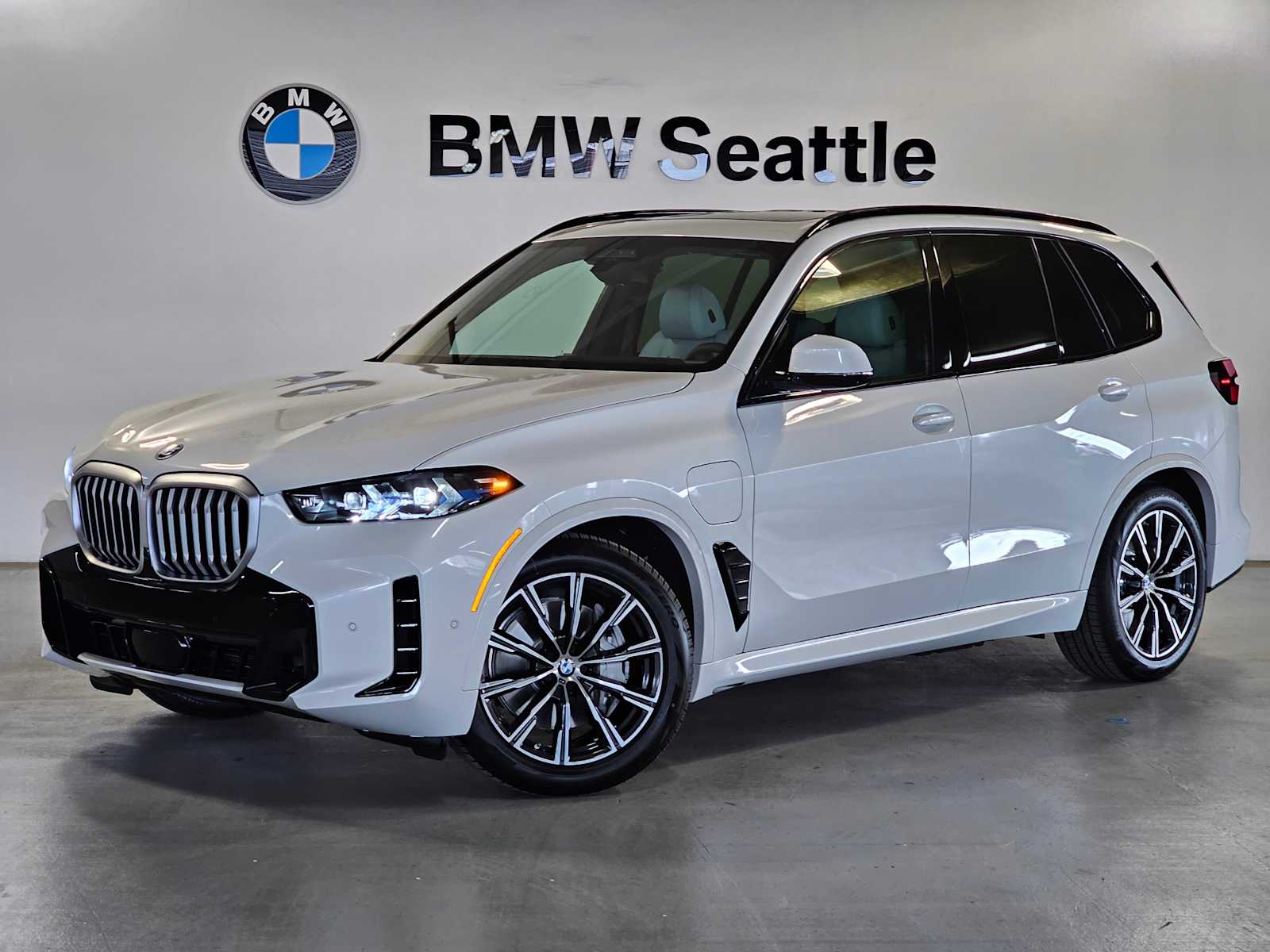 Thumbnail: 2026 BMW X5 - 1