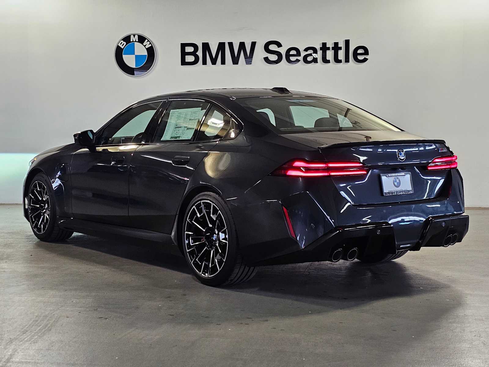 Thumbnail: 2026 BMW M5 - 4