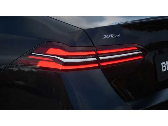 Thumbnail: 2026 BMW 5 Series - 8