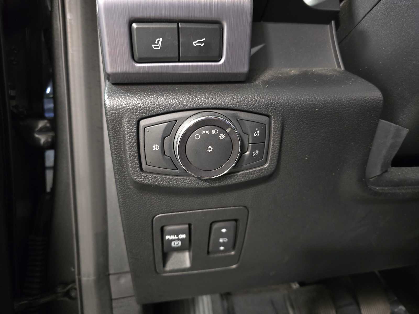 Thumbnail: 2020 Ford Expedition - 24