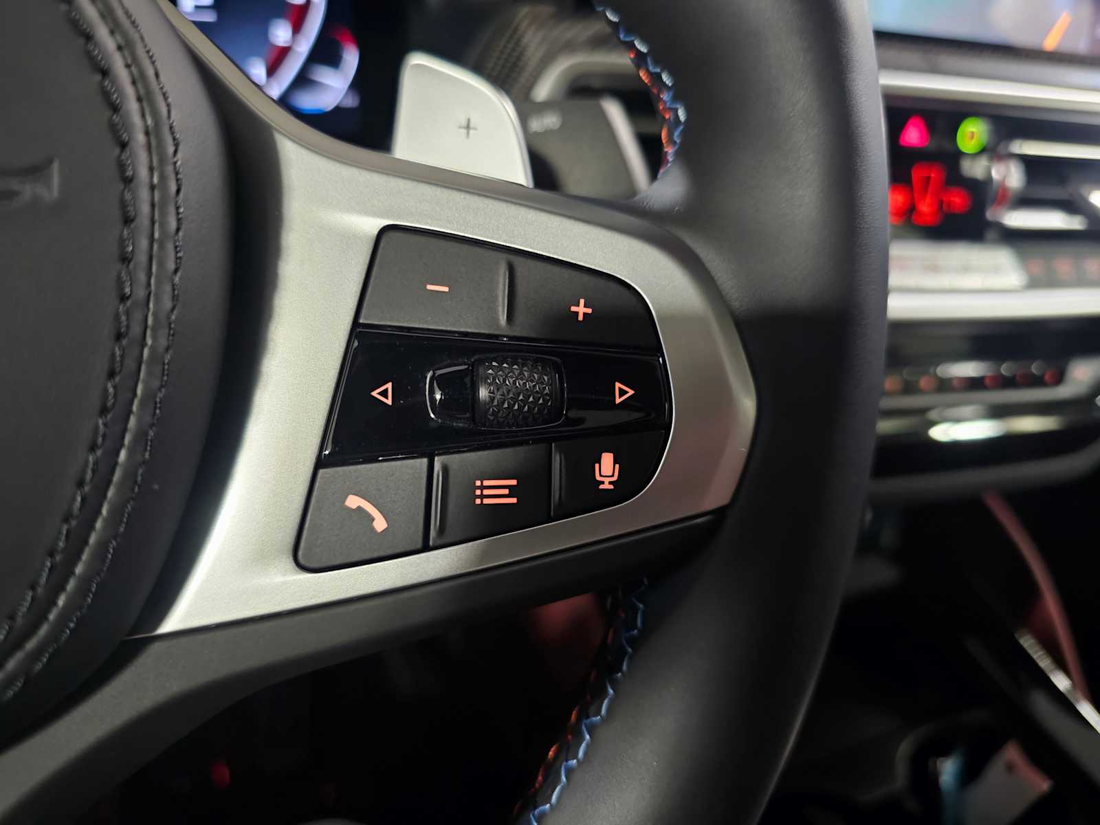 Thumbnail: 2025 BMW X4 - 19