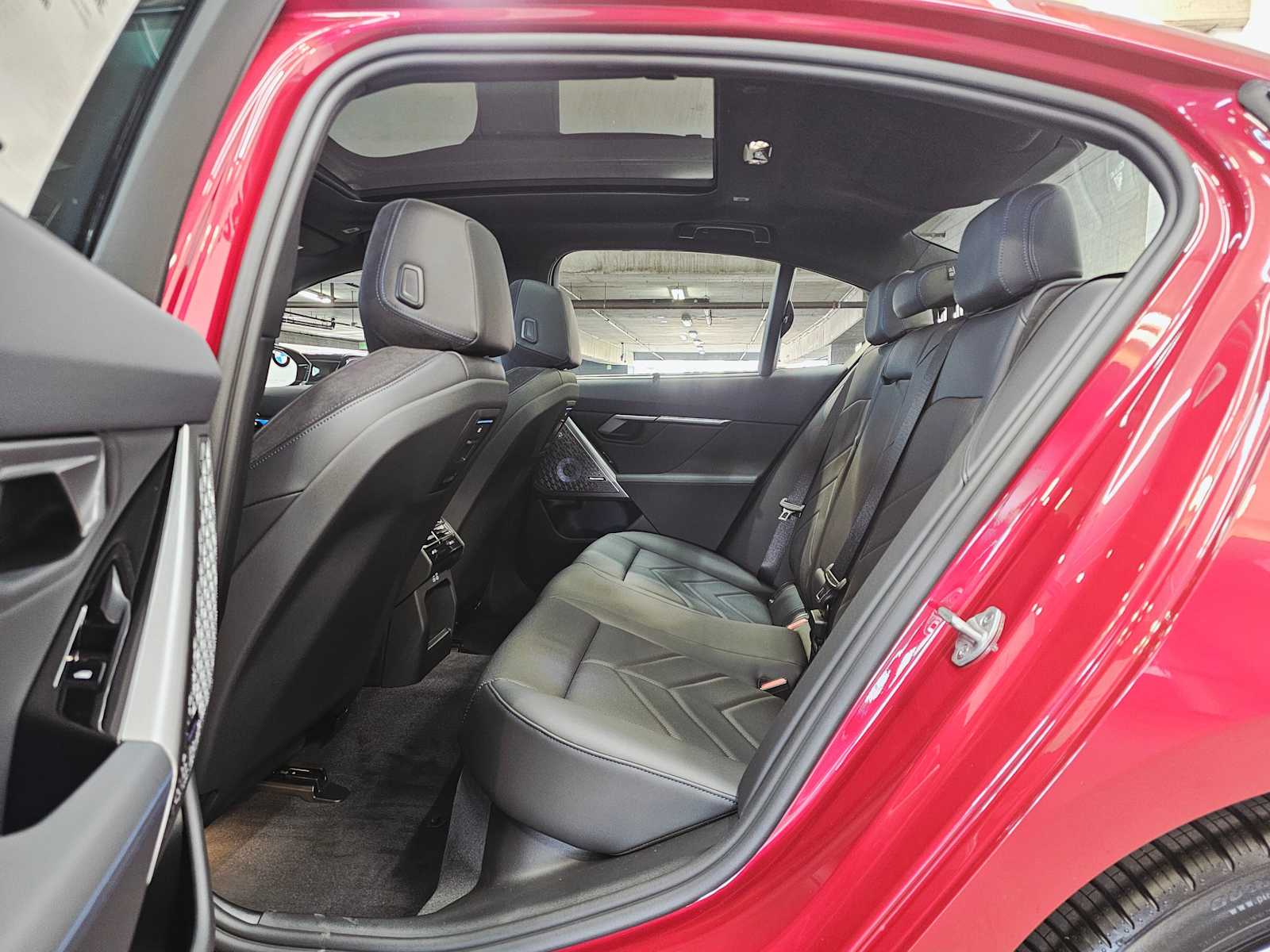 Thumbnail: 2025 BMW i5 - 25