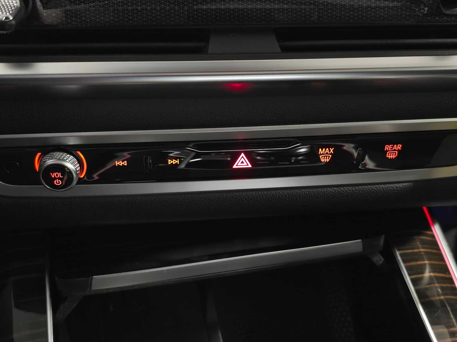 Thumbnail: 2026 BMW X5 - 12