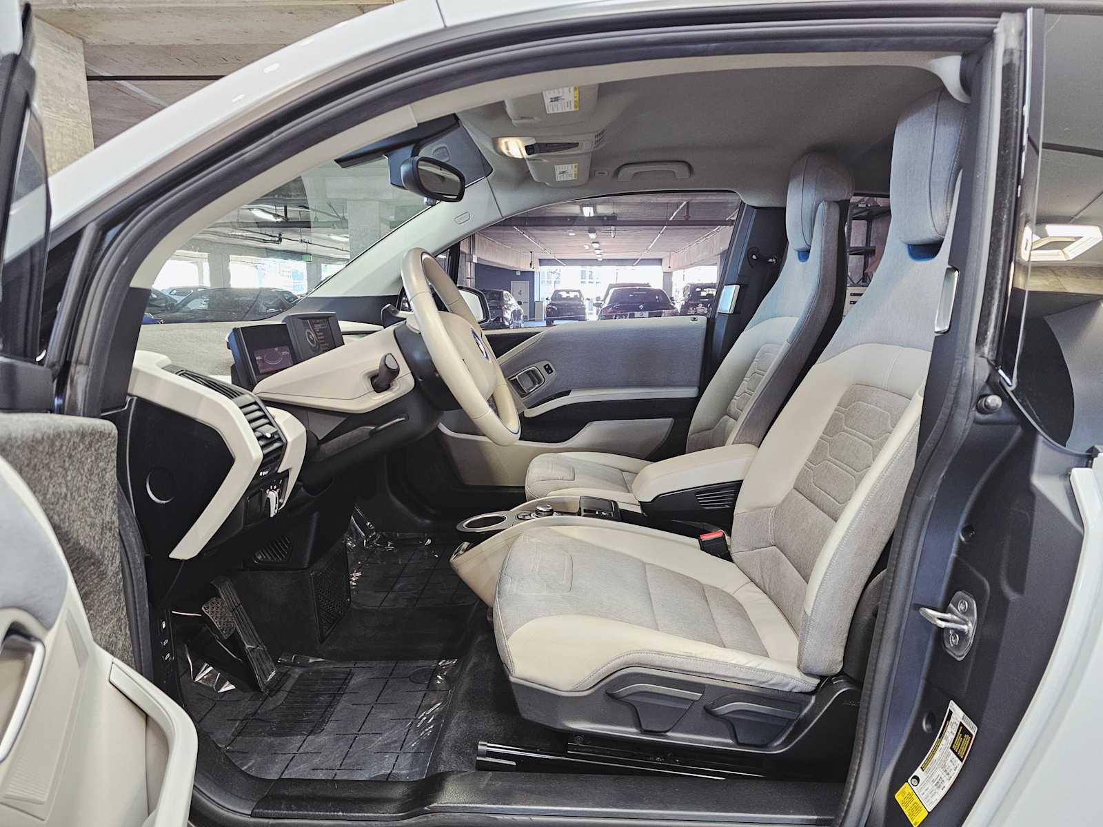 Thumbnail: 2015 BMW i3 - 23