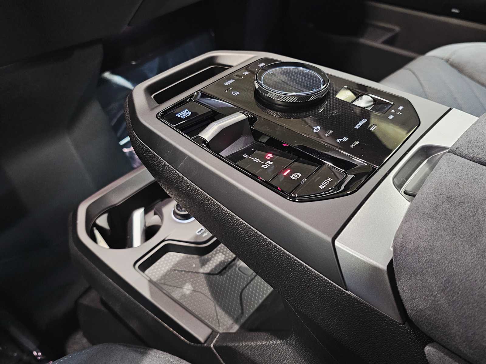 Thumbnail: 2026 BMW iX - 17