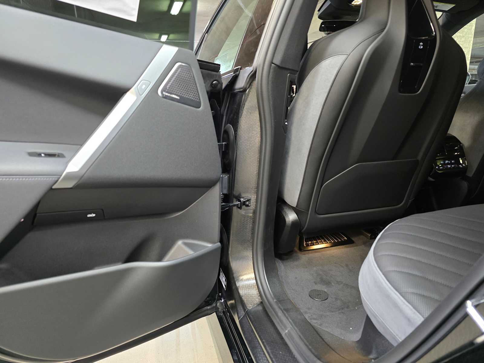 Thumbnail: 2026 BMW iX - 26