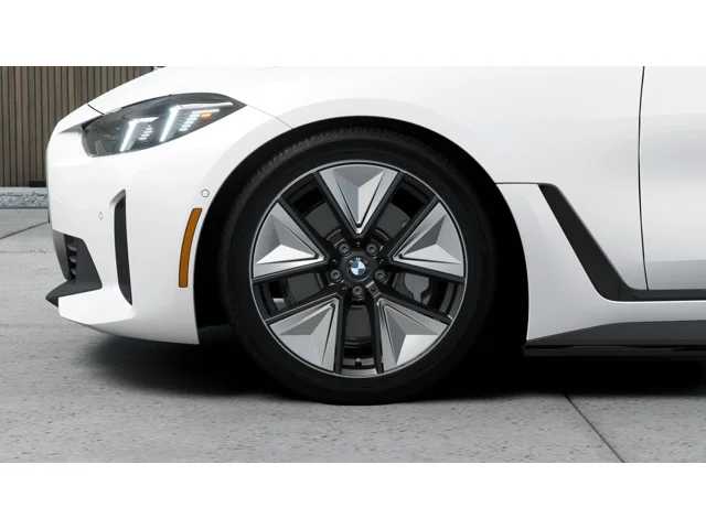 Thumbnail: 2026 BMW i4 - 7